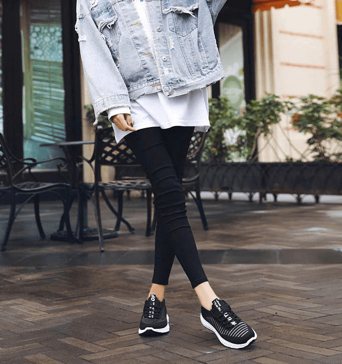 Casual mesh breathable sneakers for women with lace-up closure, perfect for everyday style and comfort, worn outdoors with leggings.